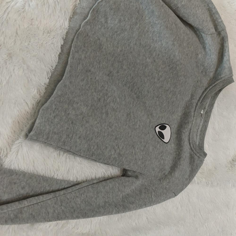Alien crop crewneck NWOT